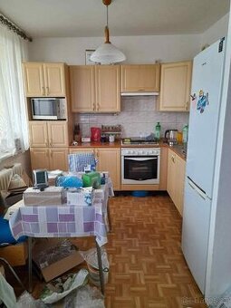 Prodej bytu 4+1, 86 m², DV, Janov – nejlepší dům v lokalitě