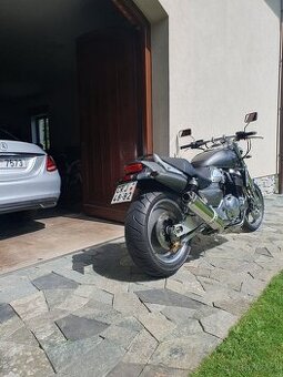 Motorka Honda X4 1300 - 1