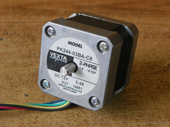 Krokový motor VEXTA PK244-03BA-C8, průchozí osa
