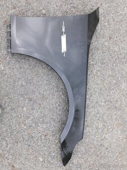 BMW E60 pravý přední blatník