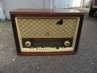 Nabízím staré radio Tesla 625A. Chybí přívodní kabel. Chybí