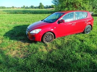 Kia Cee’d 1.4i 80kW – plná výbava, pojízdná