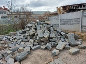 Obrubník (krajník silniční)