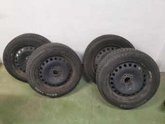 Plechové disky 16“ Ford se zimním pneu 205/55 R16