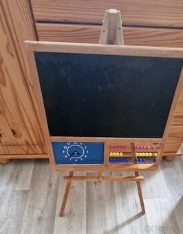 DĚTSKÁ STOJANOVÁ, POPISOVACÍ TABULE S POČÍTADLEM, PC 600KČ