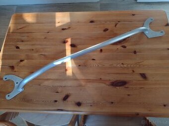 Škoda Felicia rozpěra mezi přední tlumiče