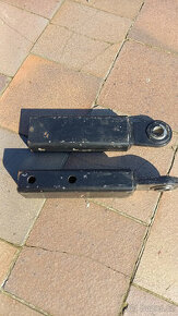 kovové masivní držáky