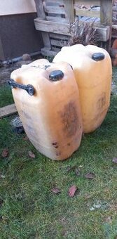 Plastové kanystry 60 litrů