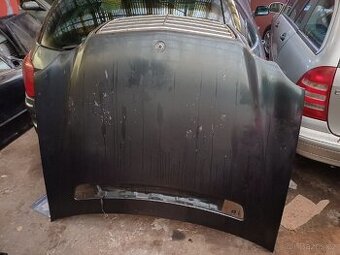Kapota včetně masky na Mercedes w203 ( oloupaný lak )