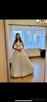 Svatební šaty halterneck s vlečkou