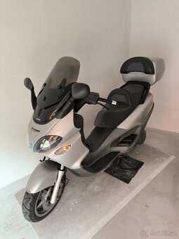 Piaggio X9 500