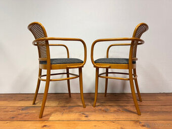 Krásná křesílka TON, J. Hoffmann, čalounění -- 2ks