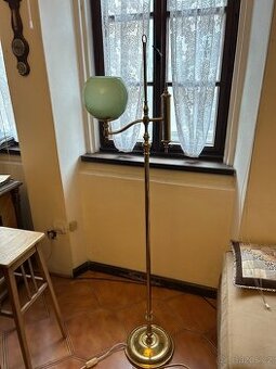 Stojací retro lampa