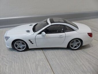 prodám modely aut 1:18 značky Mercedes Benz
