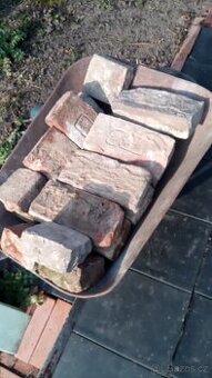 Cihly staré z bouračky