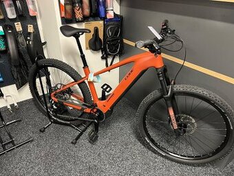 CUBE Reaction Hybrid RACE 800 vel.L 2026 NOVÝ MODEL or.mat