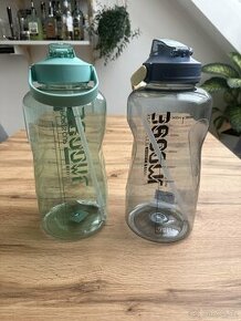 Dvě láhve na vodu