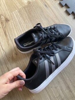 Tenisky Adidas - dámské