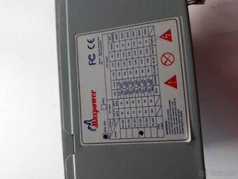Pc Zdroj  na nahradni dìly