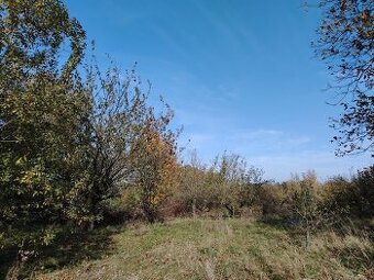 Stavební pozemek 907 m2 v obci Loukovec, okr. Mladá Boleslav