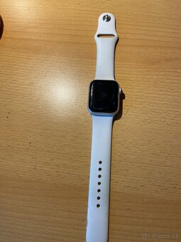 Apple Watch Series 4 – 40 mm, Stříbrné