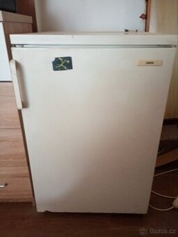 Lednice s malým mrazákem Zanussi