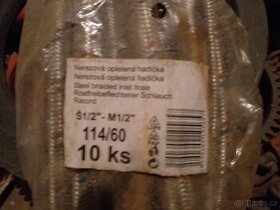 prodám nové zabalené nerezové hadičky Š1/2" x M1/2"-60cm - 1