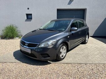 Kia Cee´d 1.4 CVVT 80KW, Servisní kniha
