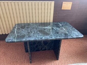 Mramorový konferenční stůl