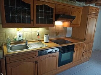 Rustikální kuchyně se všemi spotřebiči