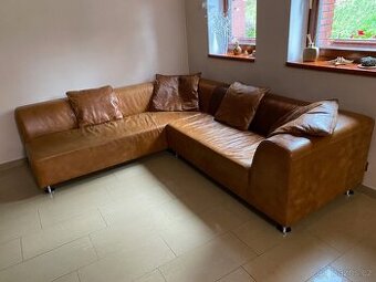 Prodám rohovou koženou sedací soupravu 235 x 270 cm