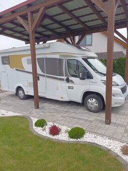 Obytný automobil  Carado 5 míst - sleva