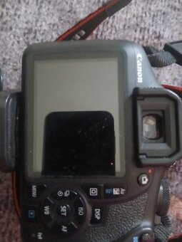 Canon eos 2000d
