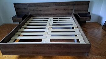 Prodám manželskou postel včetně roštů 180x200