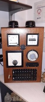 Starožitná telefonní ústředna RFT TOP