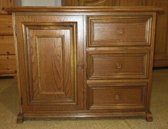 Rustikální komoda se šuplíky z masivu ( Dub )