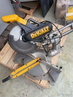 Pokosová pila s oboustraným pokosem DW708