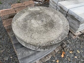 Betonový poklop na šachtu