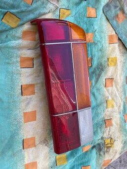 Peugeot 305 facelift zadní levé světlo