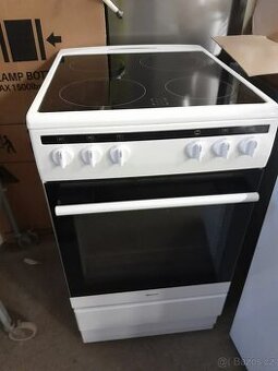 moderní elektrický sporák 220V,  ODVOZ STARÉHO