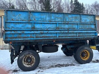 Traktorový přívěs