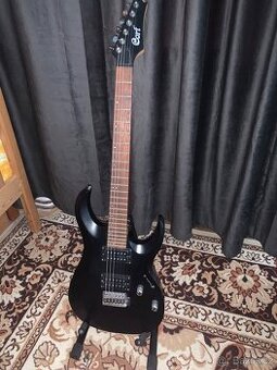 Prdá lektricku kytaru znčky Cort, plus kombo Spider v20