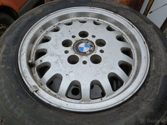 BMW 5 sada celorční pneu 205/60R15