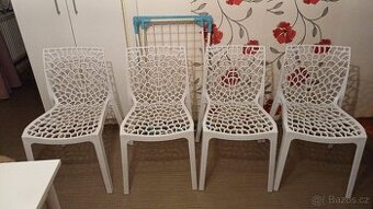 Jídelní židle se stolem