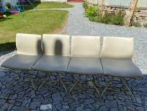 Moderní židle v béžové ekeokůži