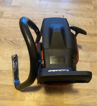 motorová řetězová pila Jonsered CS 2150 na díly