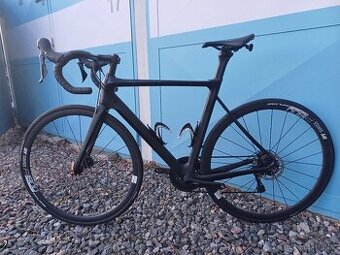 Karbonové silniční kolo