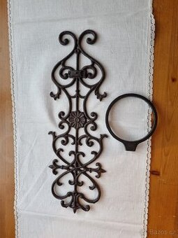 Nástěnný držák na květináč