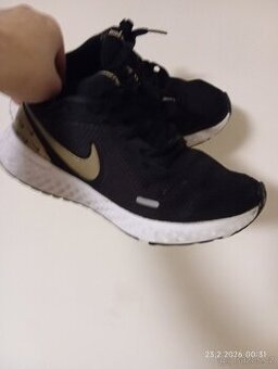 Tenisky Nike vel.37,5