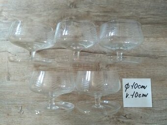 Sklenice na ovocný salát nebo dezert